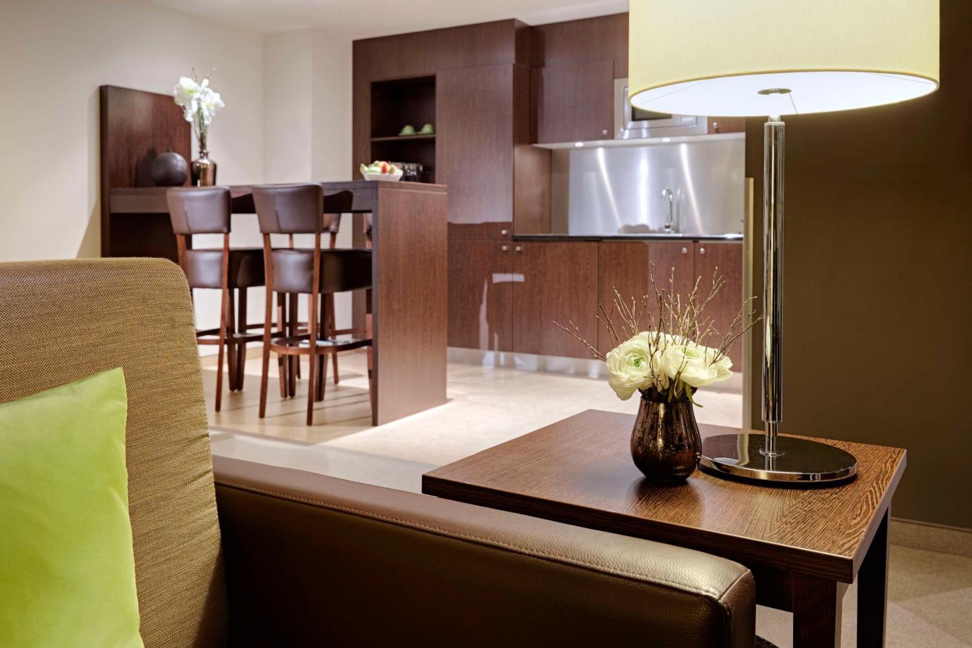 Lindner Hotel Antwerp, Part Of Jdv By Hyatt Bagian luar foto